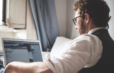 ウクライナ大統領、ヘルソンで「ロシア軍が戦争犯罪」と非難